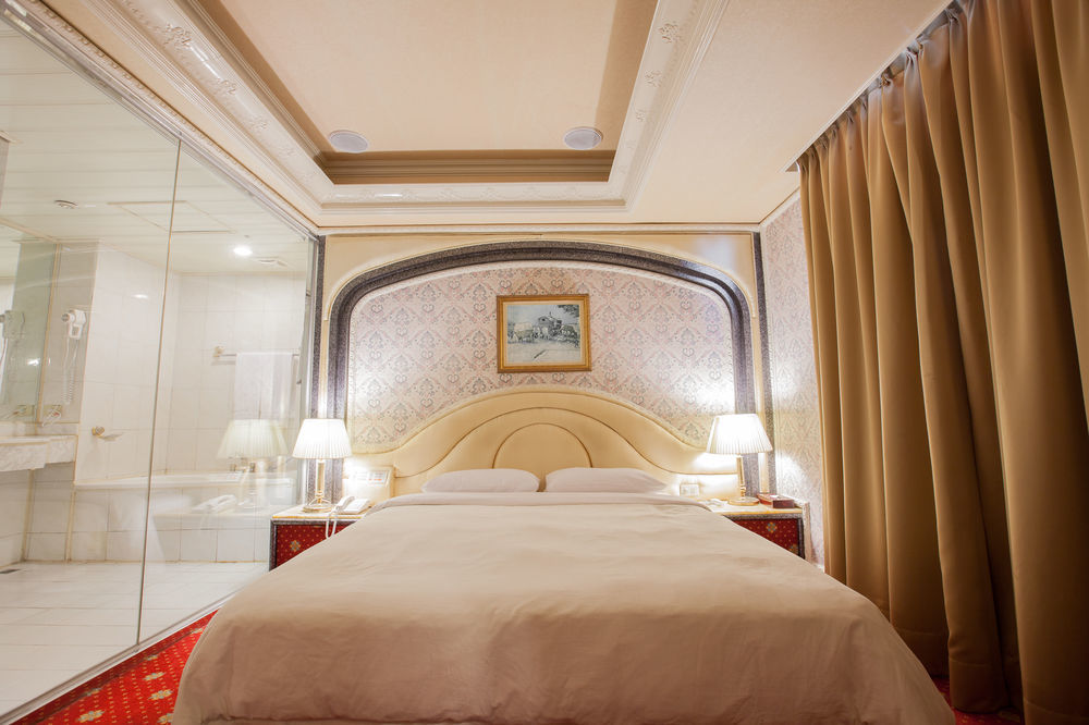 Mila Hotel Taichung Exterior foto