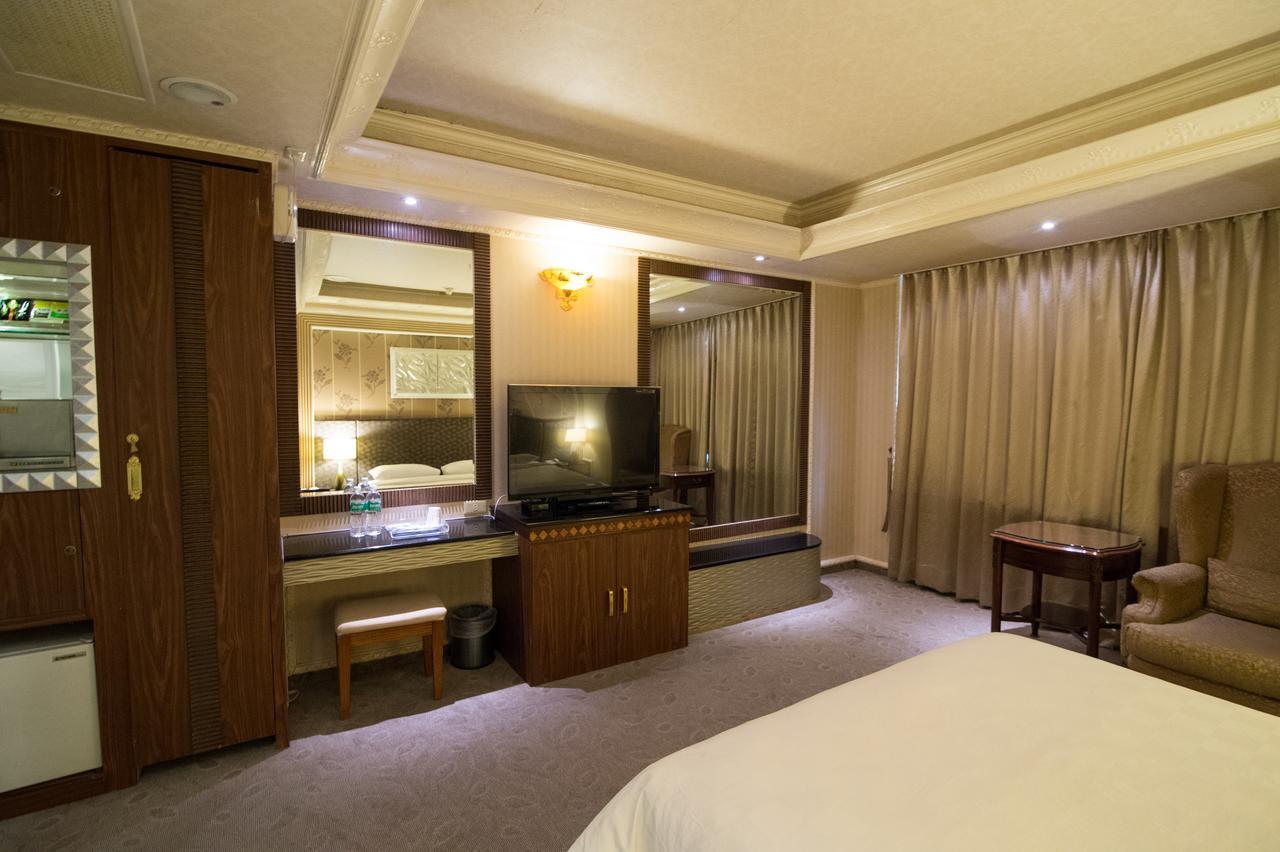 Mila Hotel Taichung Exterior foto